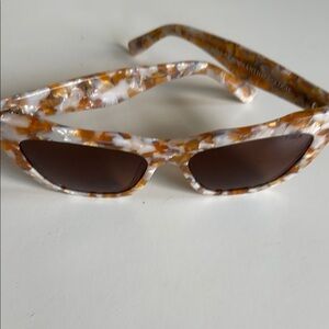 I- SEA. Anthropologie  Stylish Tortoiseshell Sunglasses with